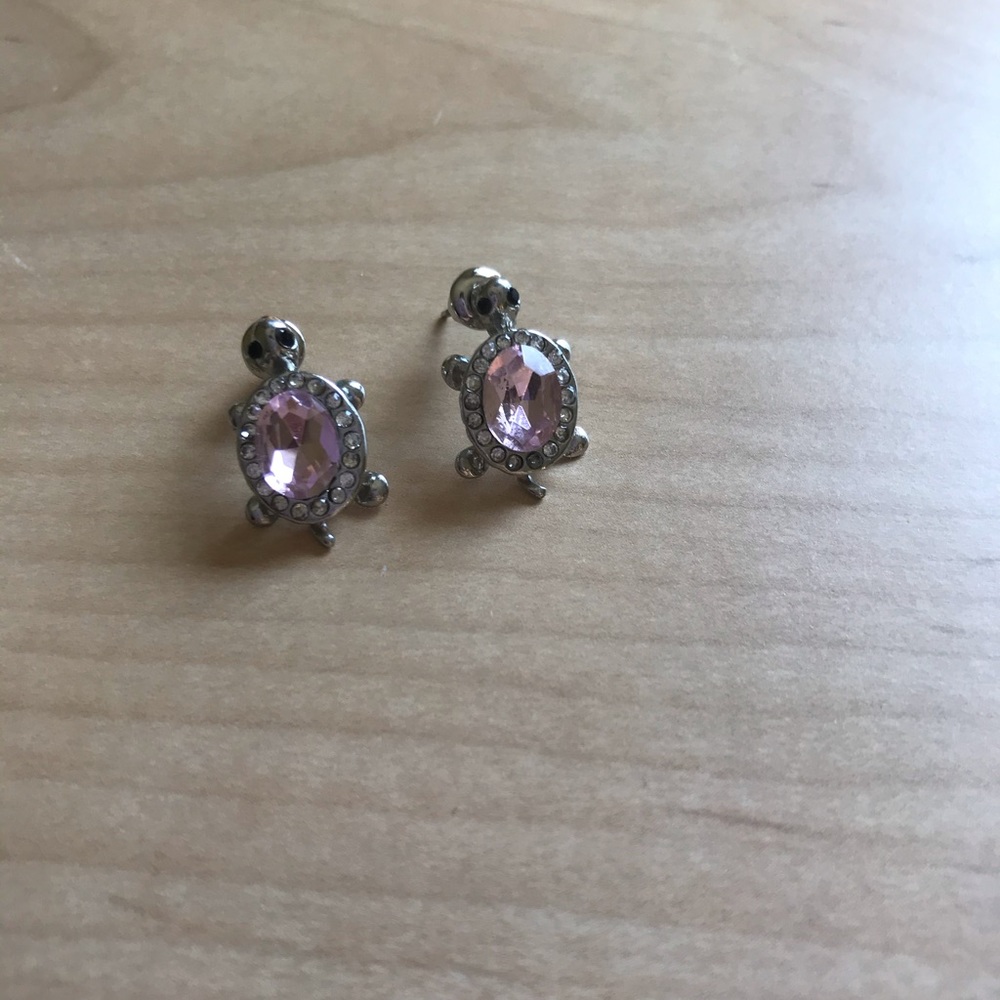 Turtle stud earrings